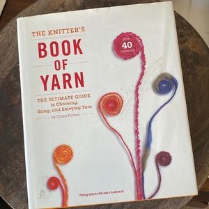 Clara Parkes Herrschners The Knitter's Book of Yarn Knit Book hardcover like new